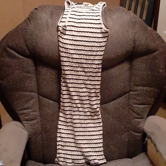 Short sleeveless dress - Picture 1 of 1